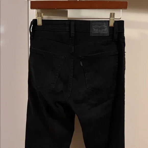 Classic Black Levi Women's Jeans with FLARE - Picture 3 of 6